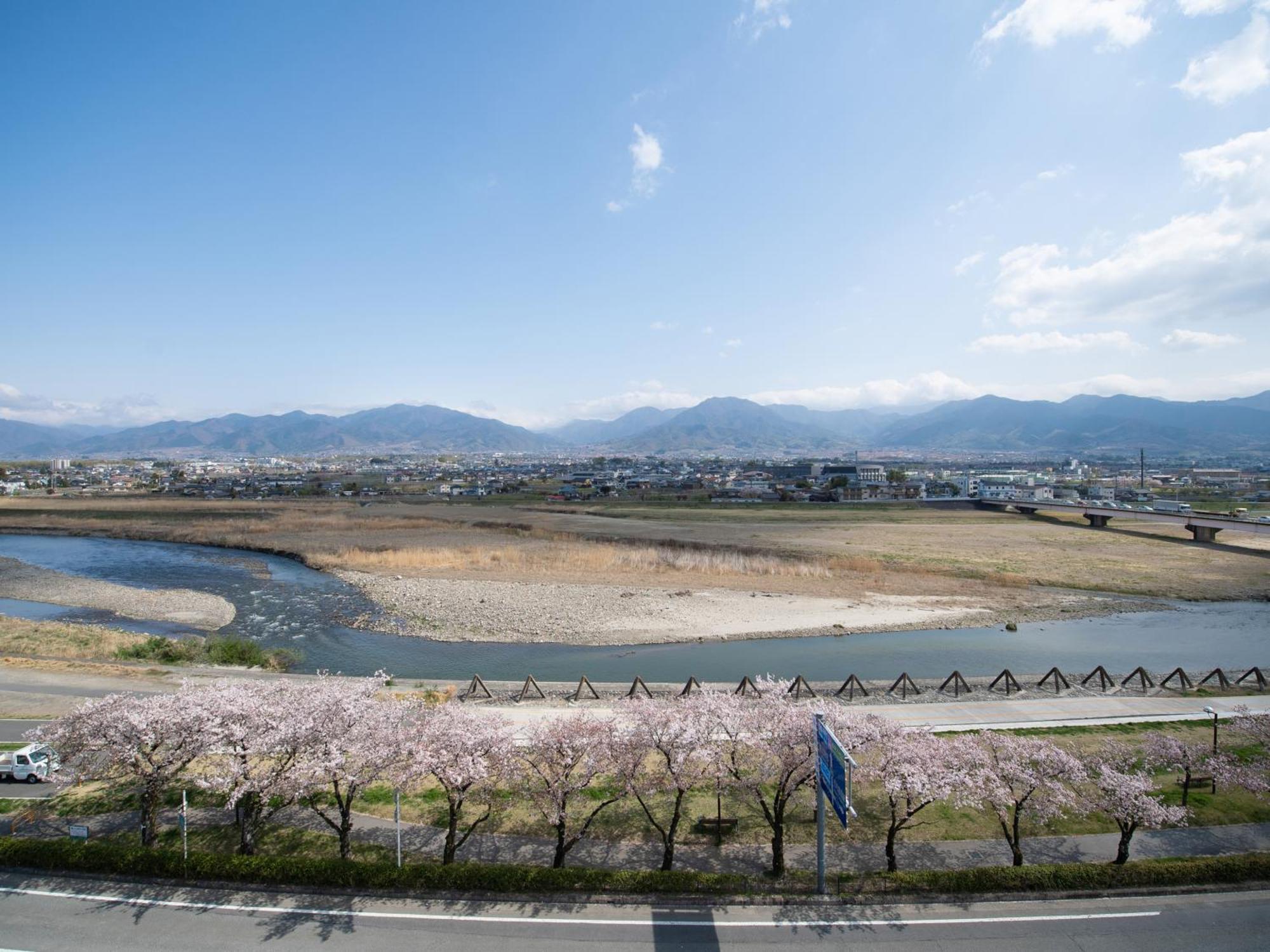 Oyo ホテル サンプラザ 笛吹石和 笛吹市 エクステリア 写真